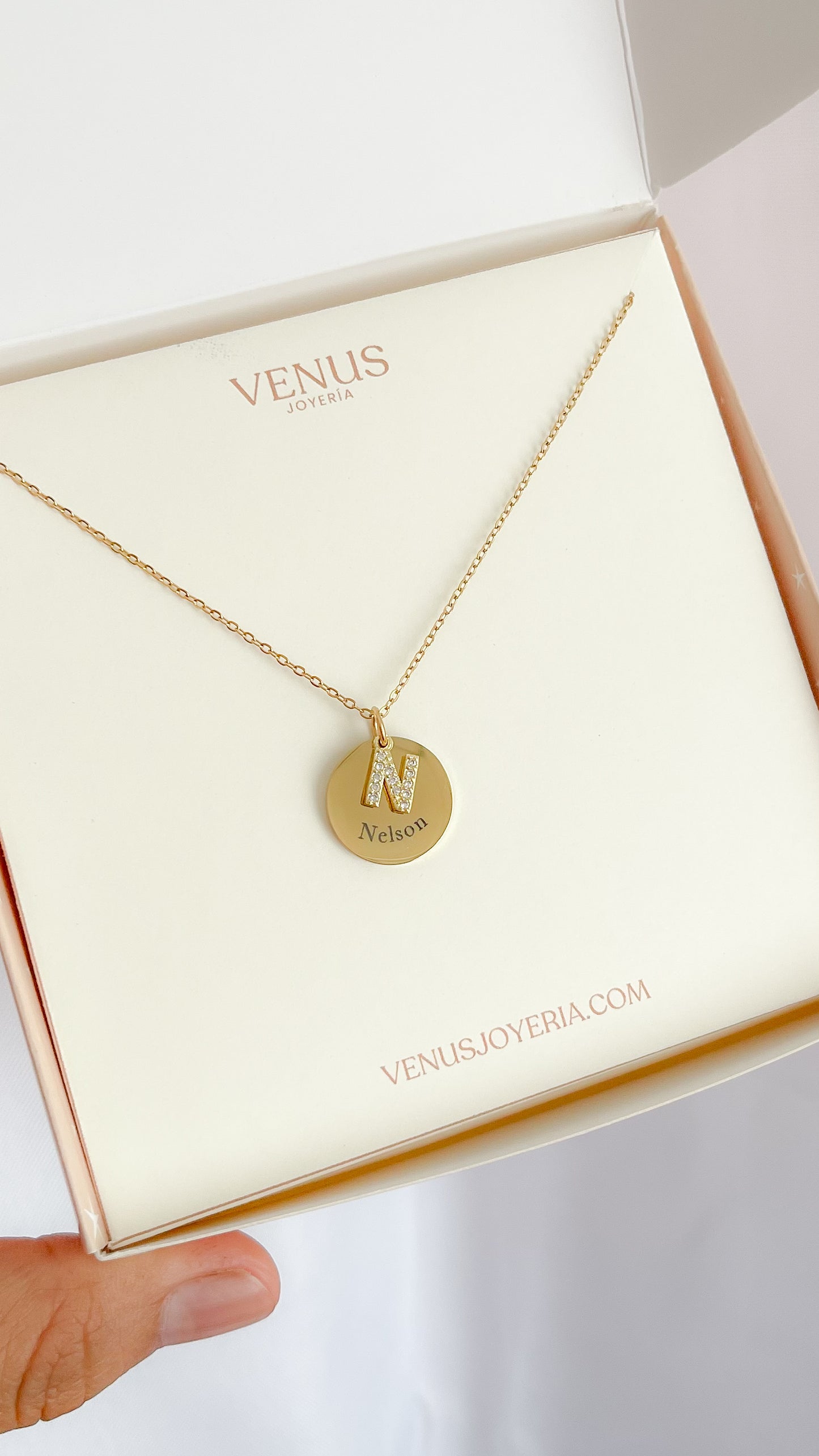Collar con nombre e inicial
