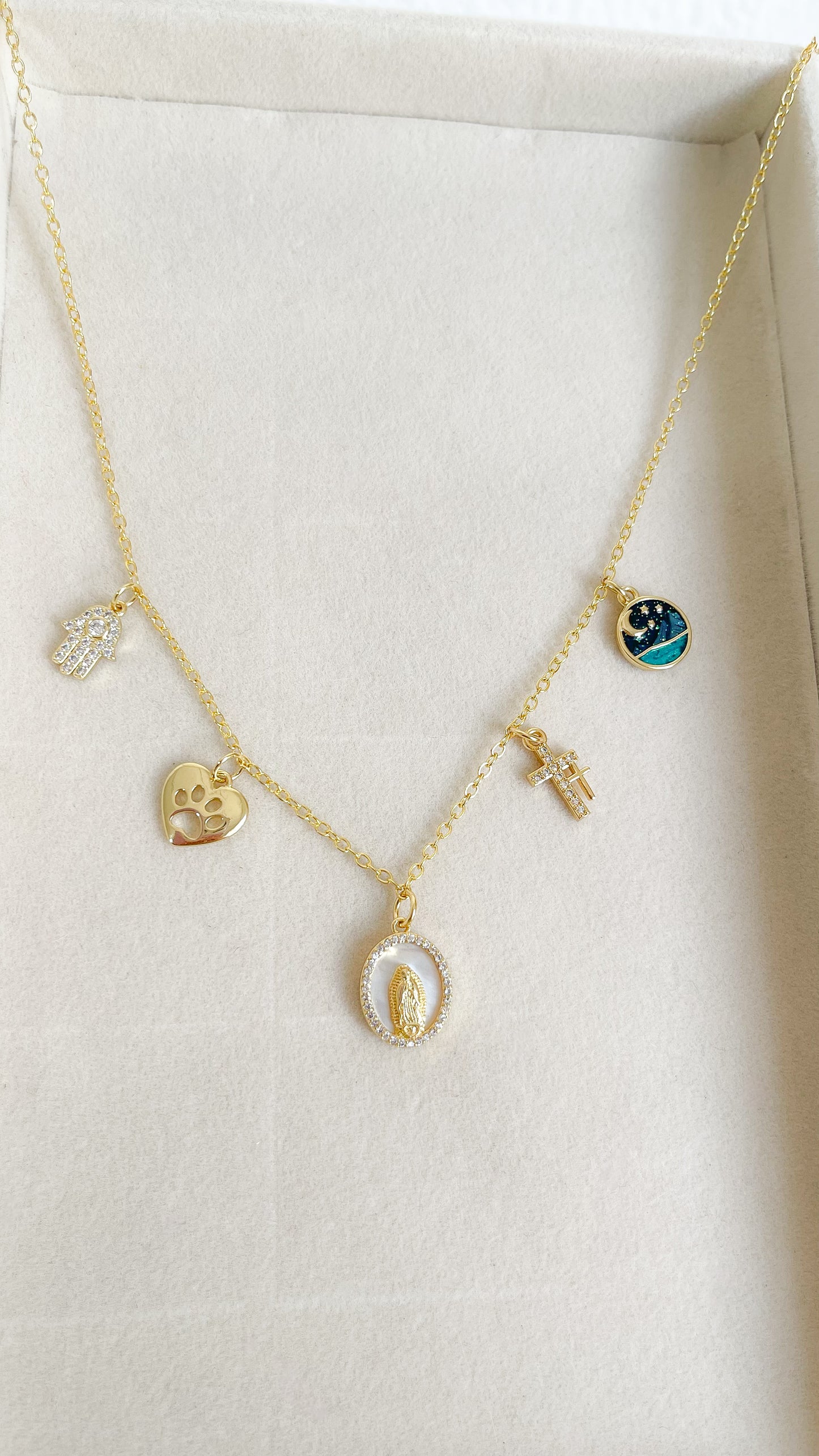 Charm Necklace Virgen