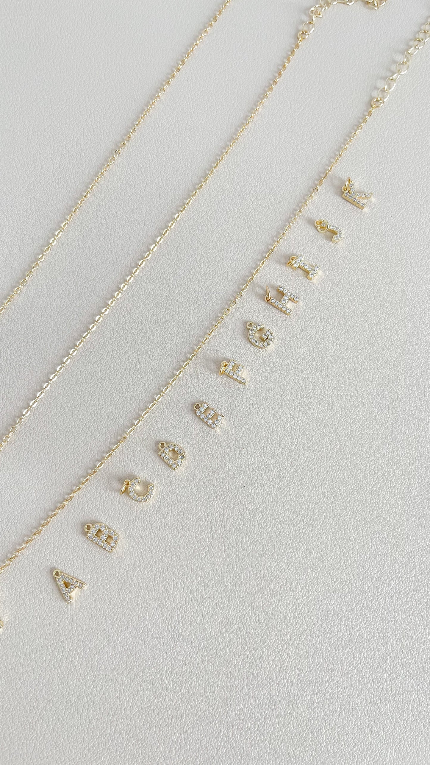 Collar con letras