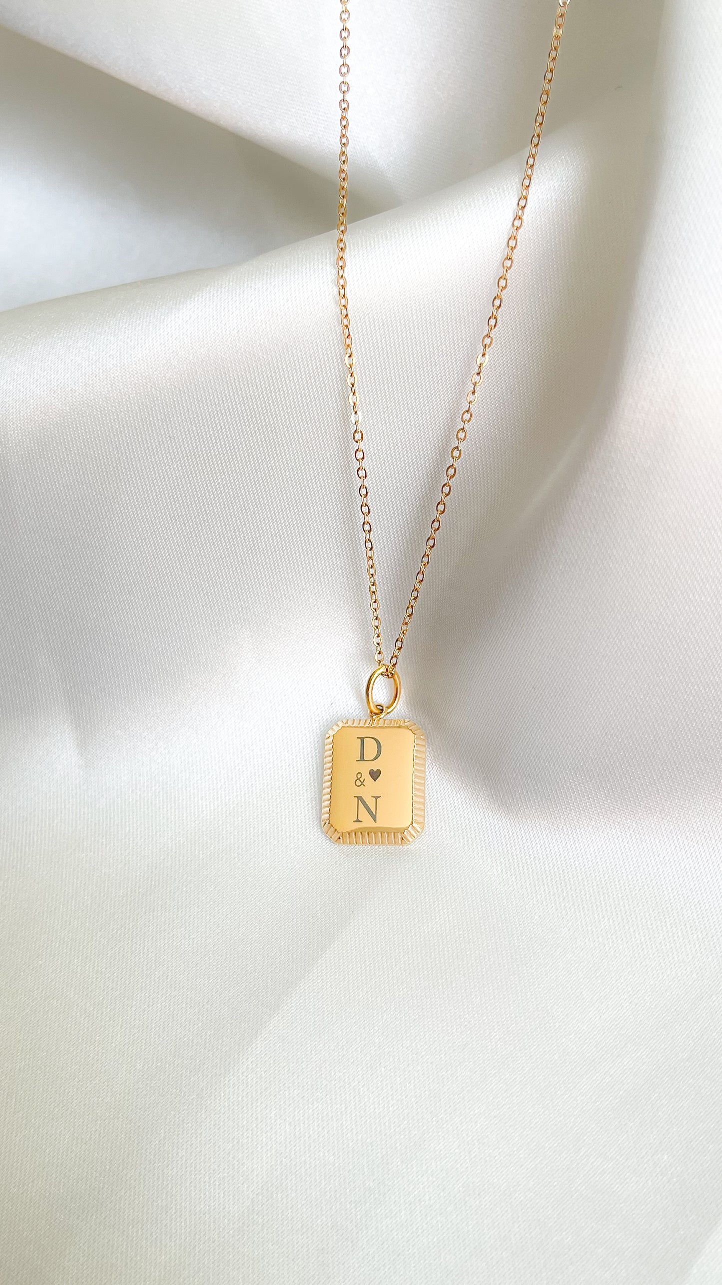 Collar Placa con iniciales