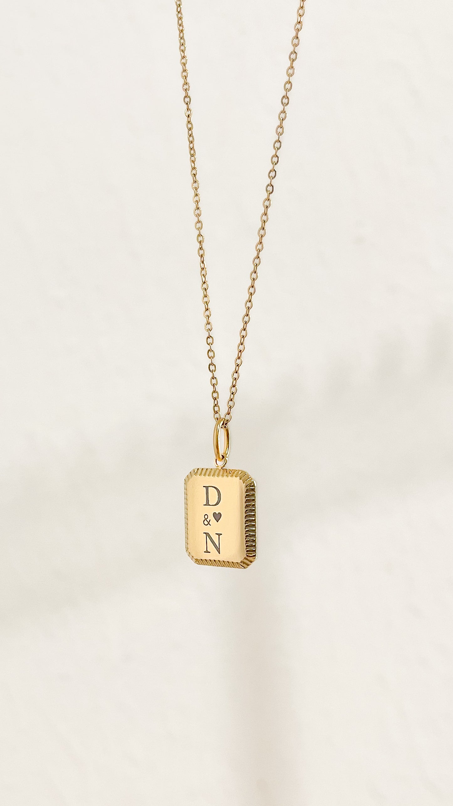 Collar Placa con iniciales