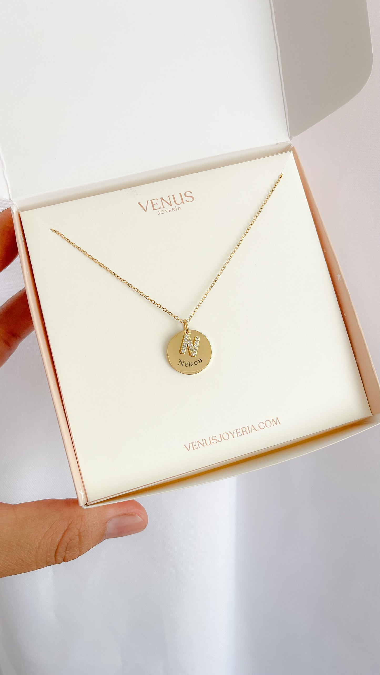Collar con nombre e inicial