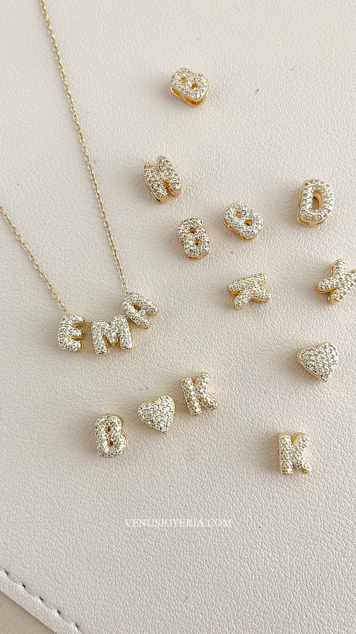 Collar mini Letras