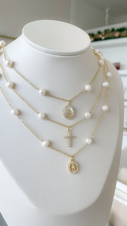 Collar de perlas religioso