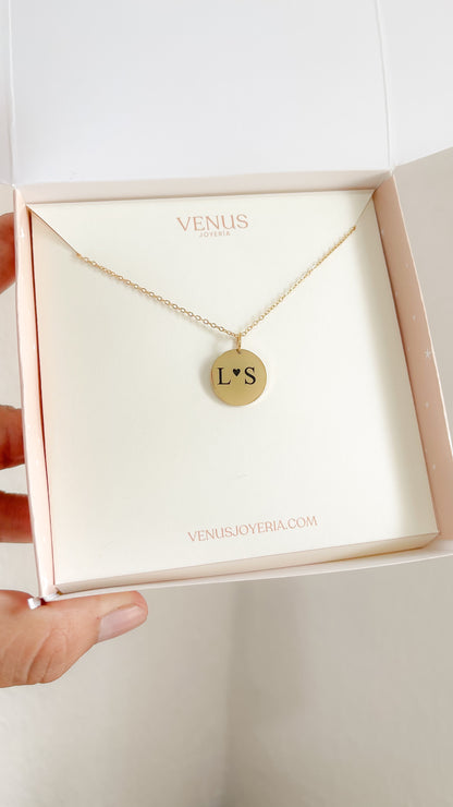 Collar con iniciales