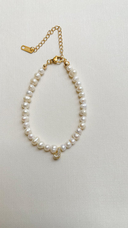 Pulsera con iniciales