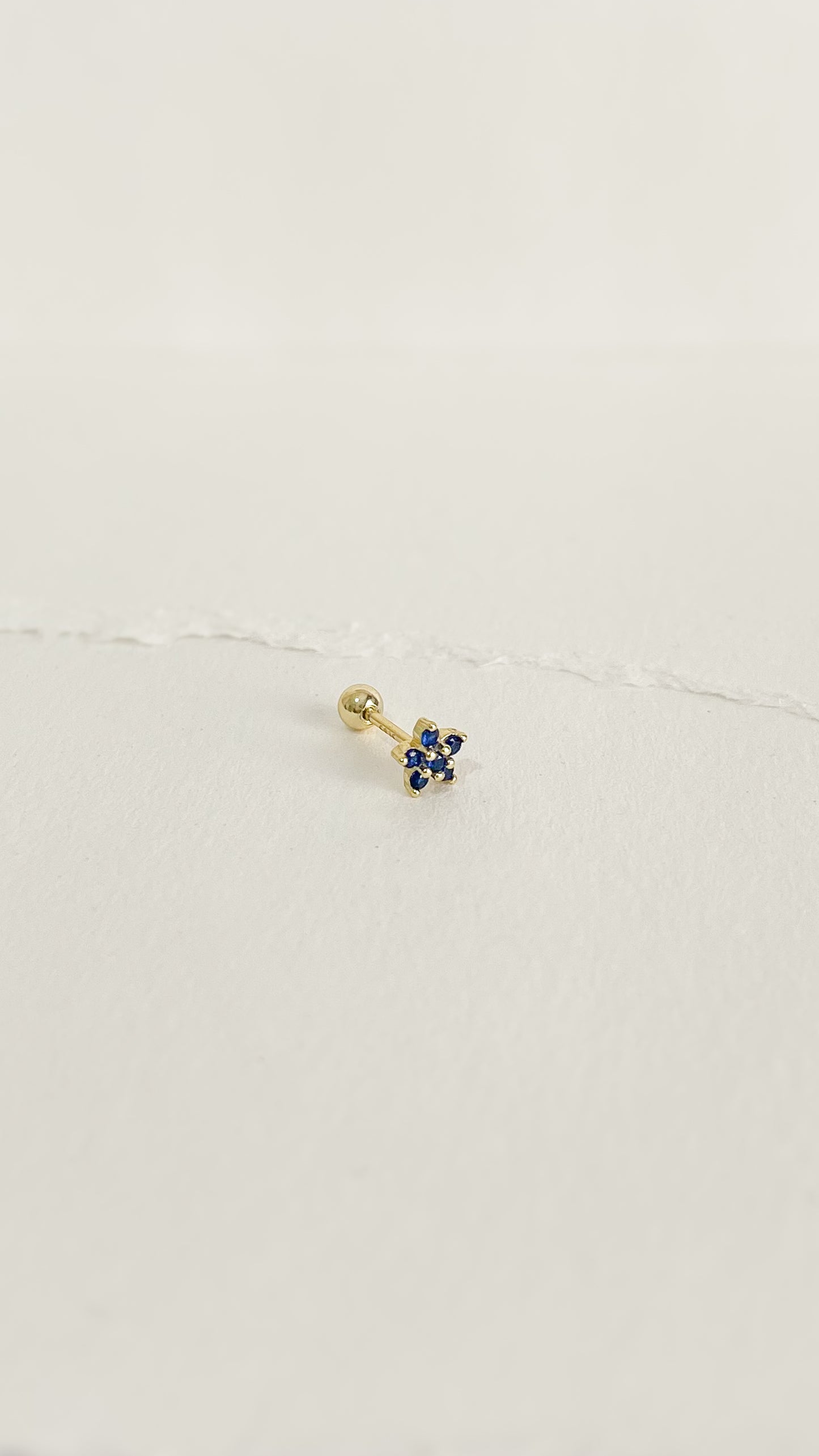 Piercing flor blue