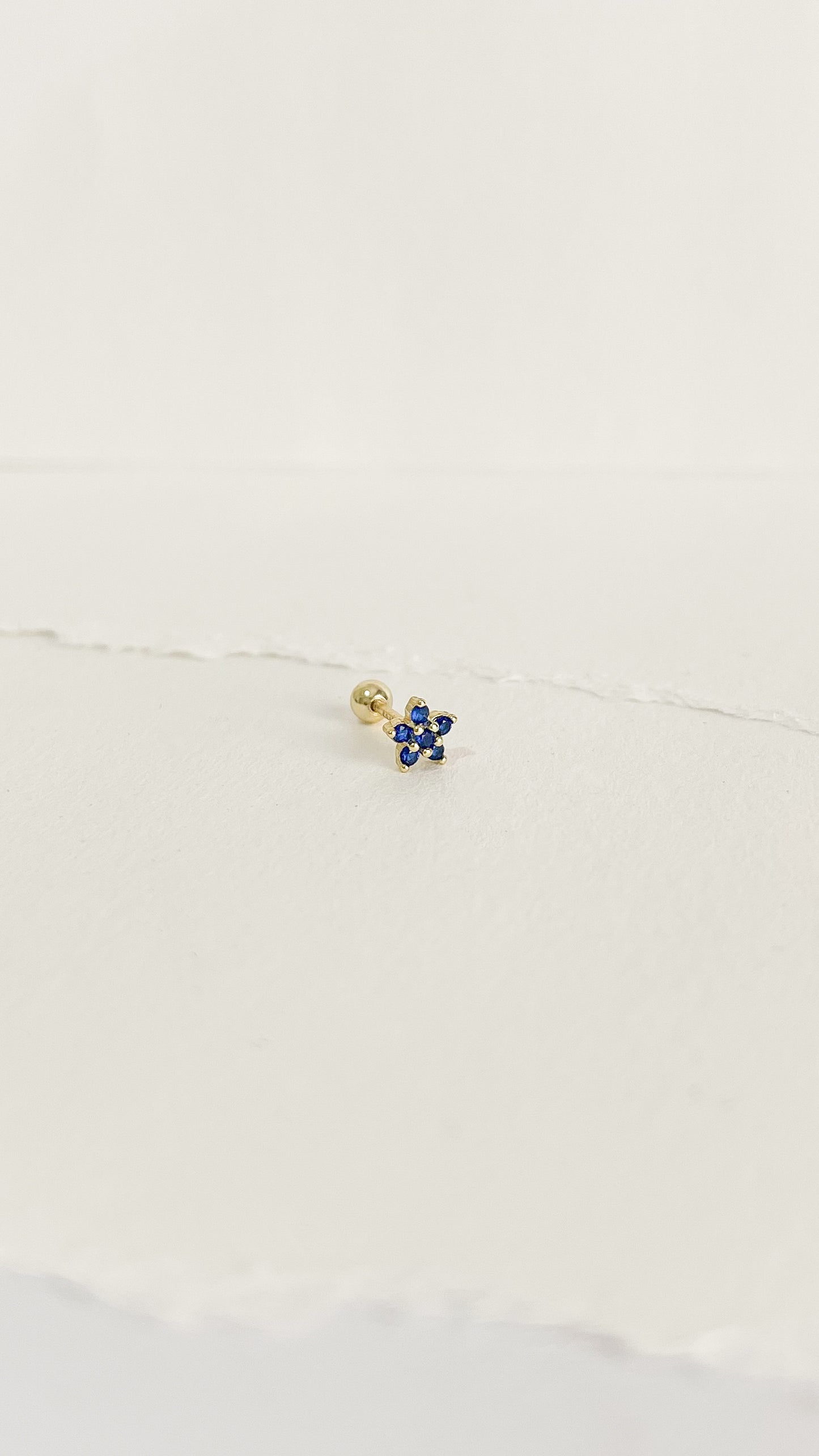 Piercing flor blue